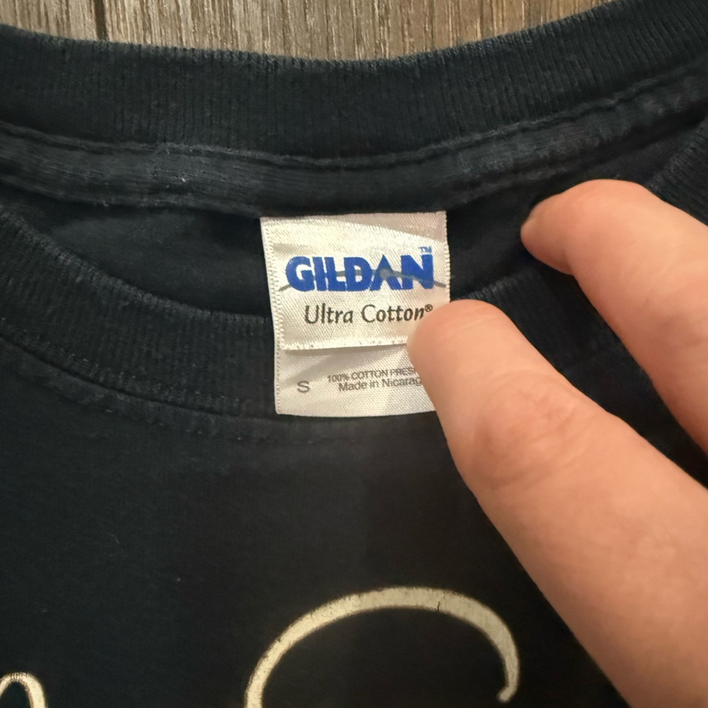 Vintage Taylor Swift Fearless Tour T-Shirt Black Gold Graphic Band Tee Small - Picture 2 of 3